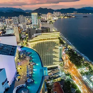 Panorama Oceanfront Апартаменты Нячанг